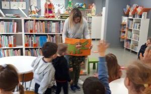 W bibliotece (12)