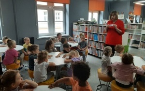 W bibliotece (2)