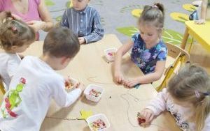 Warsztaty świąteczne w grupie Ekoludki (12)