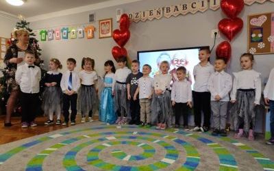 Dzień Babci i Dziadka w grupie Puchatki (10)