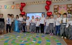Dzień Babci i Dziadka w grupie Puchatki (7)