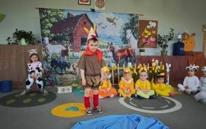 Na podwórku - teatrzyk w wykonaniu trzylatków (17)