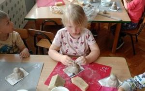 Zabawy sztuką - warsztaty ceramiczne starszaków (1)