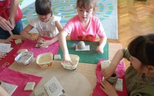 Zabawy sztuką - warsztaty ceramiczne starszaków (4)