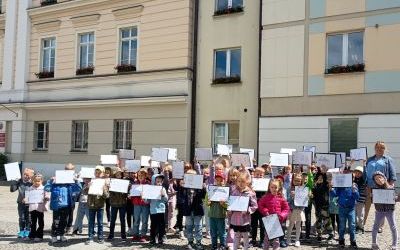 Oleśnickie Bystrzaki ze szkicownikiem i ołówkiem (1)