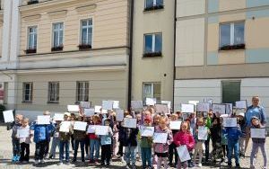 Oleśnickie Bystrzaki ze szkicownikiem i ołówkiem (1)