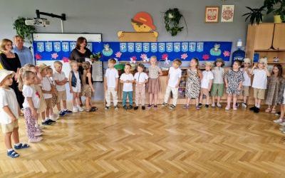Pożegnanie przedszkola przez grupę Żabki (4)