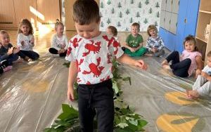 Jesienna ścieżka sensoryczna (10)