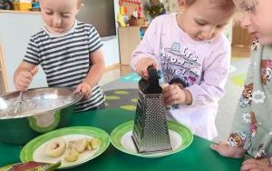 Święto Jabłka w grupie Puchatki (4)