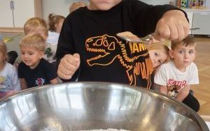 Żabki pieką ciasto (13)