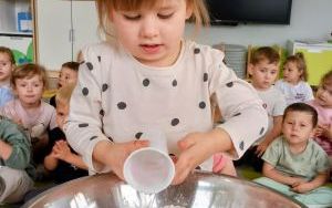 Żabki pieką ciasto (7)