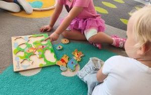 Pierwsze dni Puchatków w przedszkolu (7)