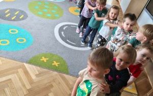 Pierwsze dni Puchatków w przedszkolu (7)