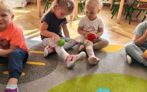 Pierwsze dni Puchatków w przedszkolu (11)