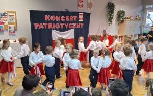 Koncert Patriotyczny w grupie Biedronki (2)