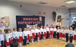 Koncert Patriotyczny w grupie Biedronki (1)