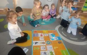 Zimowe przygody Puchatków (6)