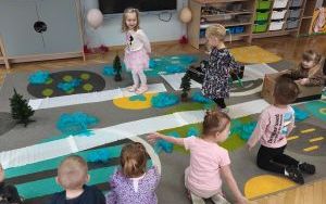 Puchatki poznają sporty zimowe (8)