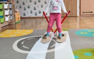 Puchatki poznają sporty zimowe (8)