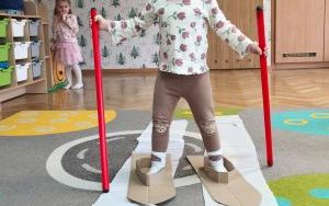 Puchatki poznają sporty zimowe (6)