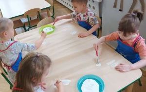 Zimowe obrazy malowane przez Żabki (6)