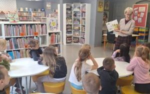 Lekcja biblioteczna Biedronek (2)
